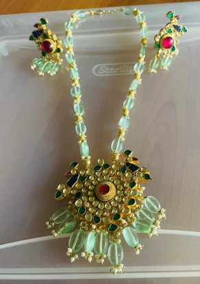 Picture of Kundan beads Chain and ear rings