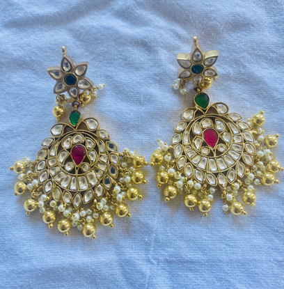 Picture of Heavy Kundan earrings