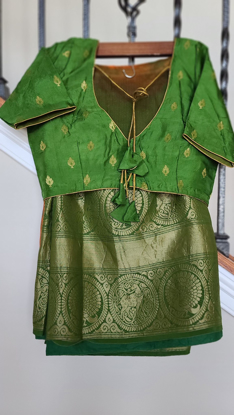 Picture of New green and orange shibori saree