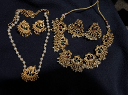 Picture of Gold necklace sets