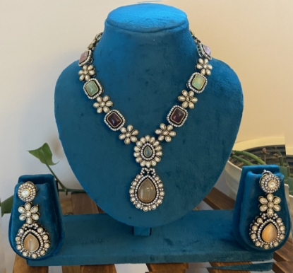 Picture of Beautiful multicolored necklace with matching earrings 