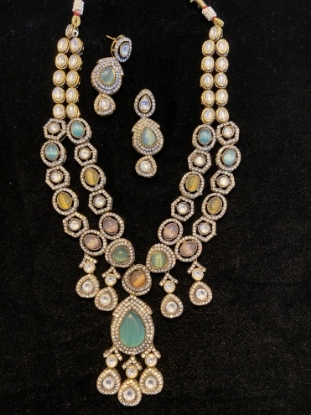 Picture of Multicolored layered necklace with earrings 