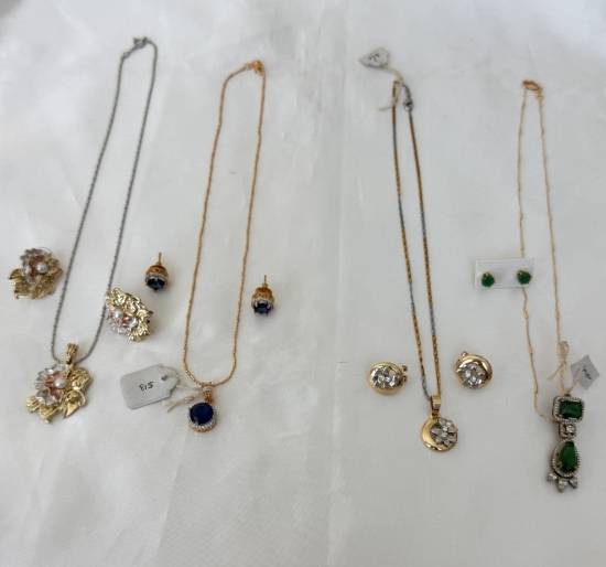 Picture of Dainty pendant sets with chains combo