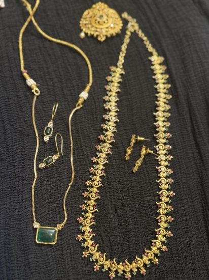 Picture of shanku haram and pendant set