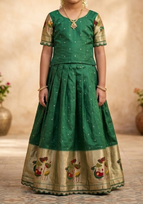 Picture of Never worn Paithani lehenga 7-8y