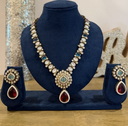 Picture of Kundan Necklace with matching earrings 