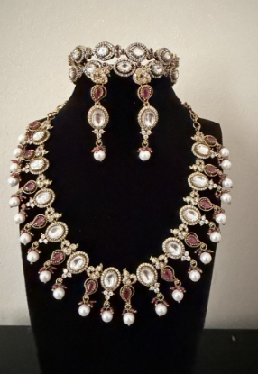 Picture of Moissanite necklace set with bangles