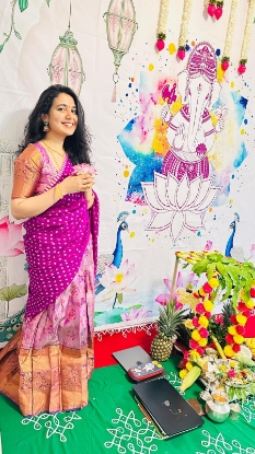 Picture of PL737 onion pink tissue pattu lehenga with banaras duppata.