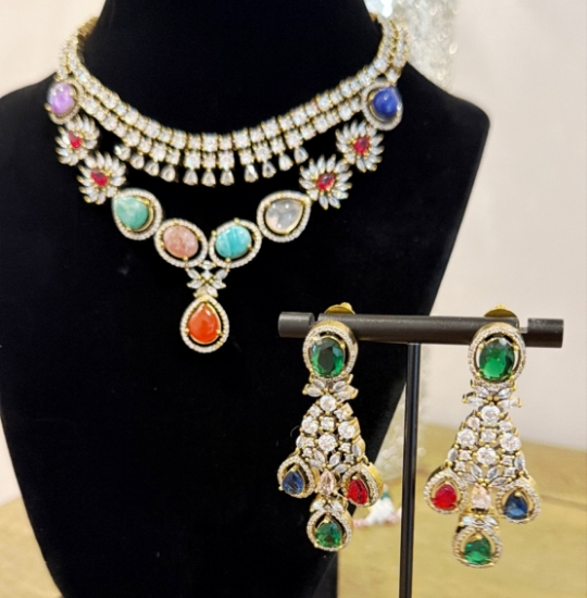 Picture of Multicolour Necklace with earrings 